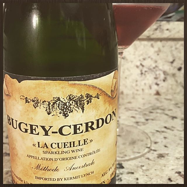 wine_momo's tweet photo. "The happiest wine on earth," according to wine writer Jon Bonné.
Bugey-Cerdon, a blend of Poulsard and Gamay from the Cerdon cru of the Bugey, an Alpine hamlet in eastern France. This often-overlooked wine region is situated between Savoie and the Jura in the limestone soil… https://t.co/8w0fMzgMTT
