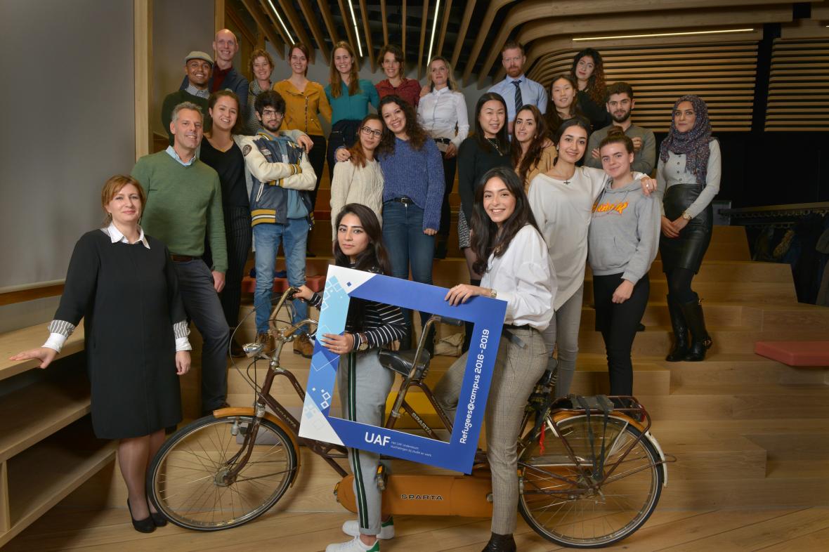 erasmusuni's tweet photo. Today EUR stands #withrefugees for #worldrefugeeday. EUR is committed to supporting those who have escaped violence and oppression so that they can also #makeithappen https://t.co/9GvA35QYaL https://t.co/HYxP8yHpJ9