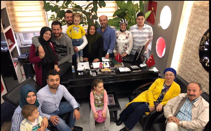 Sn. Bakanım , kıymetli hemşerim ; Eyüpoğulları Ailesi temsilcisi ve hemşerin olarak sizi ev sohbeti için fakirhanemize davet ediyoruz. 23 Haziran öncesi sizlerle bir arada olmak ve fikir alışverişi yapmak bizi mutlu edecektir. Saygı ve sevgilerimle.

<a href="/idrisgulluce/">İdris Güllüce</a> 
<a href="/DrRecepAkdag/">Recep Akdağ</a>