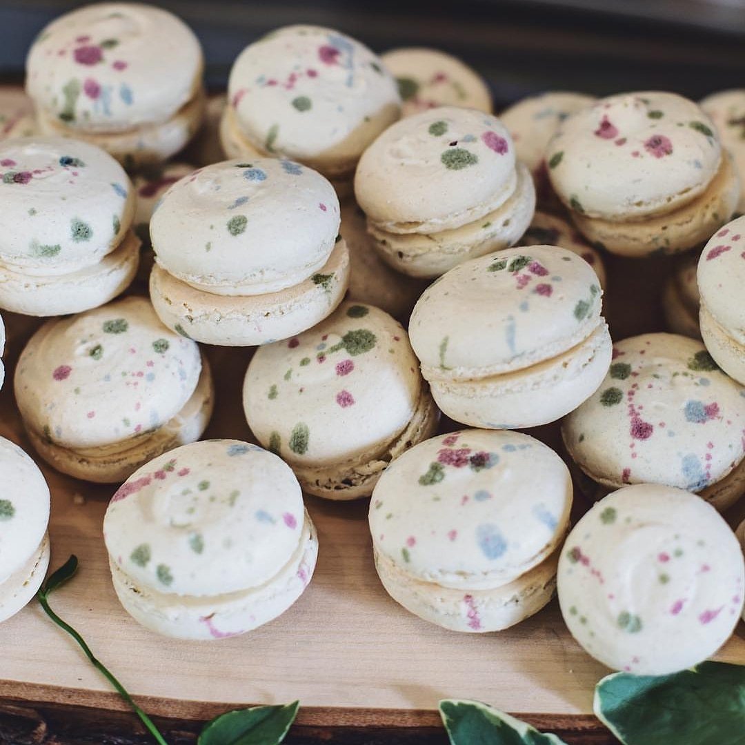 SelectVegan's tweet image. I don't think I've had macarons since being vegan. I'm pretty sure of it. I could be wrong. I'm a big fan of almond flavours so macarons were always delicious for me and don't even get me started on marzipan! What's your favourite food to treat yourself with? 📷: IG celebratedco