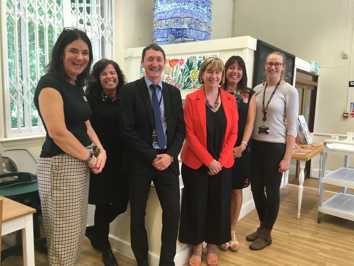 Jess_m_85's tweet image. Well done @RachRobNewt @StockportMBC @weare_pure @careuk @BoroughCareLtd @CheadleHulmeHS for putting together this amazing intergenerational photography project, on exhibition at @vernonparkcafe. #memoryproject. Lovely to chat to our Chief @SMBC_chiefexec who came to visit today.