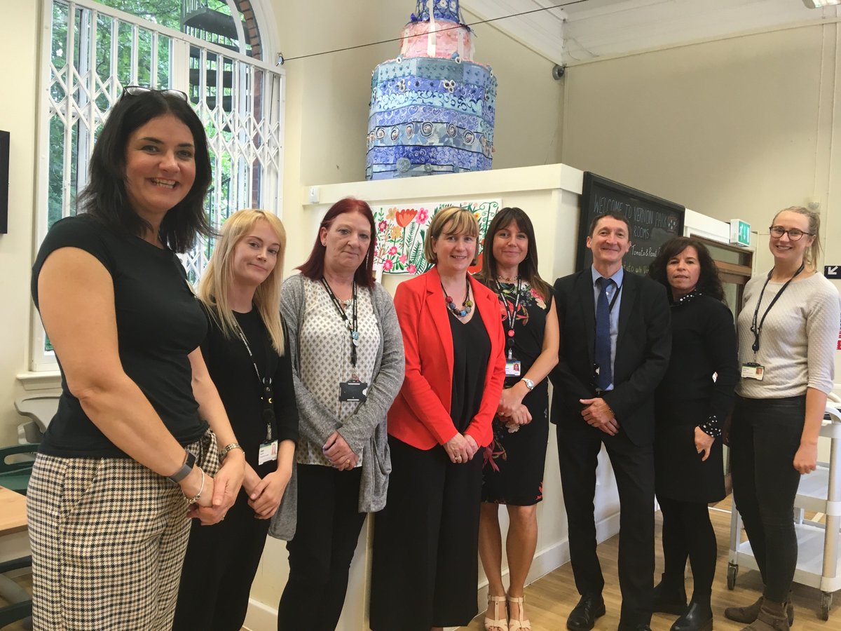 Jess_m_85's tweet image. Well done @RachRobNewt @StockportMBC @weare_pure @careuk @BoroughCareLtd @CheadleHulmeHS for putting together this amazing intergenerational photography project, on exhibition at @vernonparkcafe. #memoryproject. Lovely to chat to our Chief @SMBC_chiefexec who came to visit today.