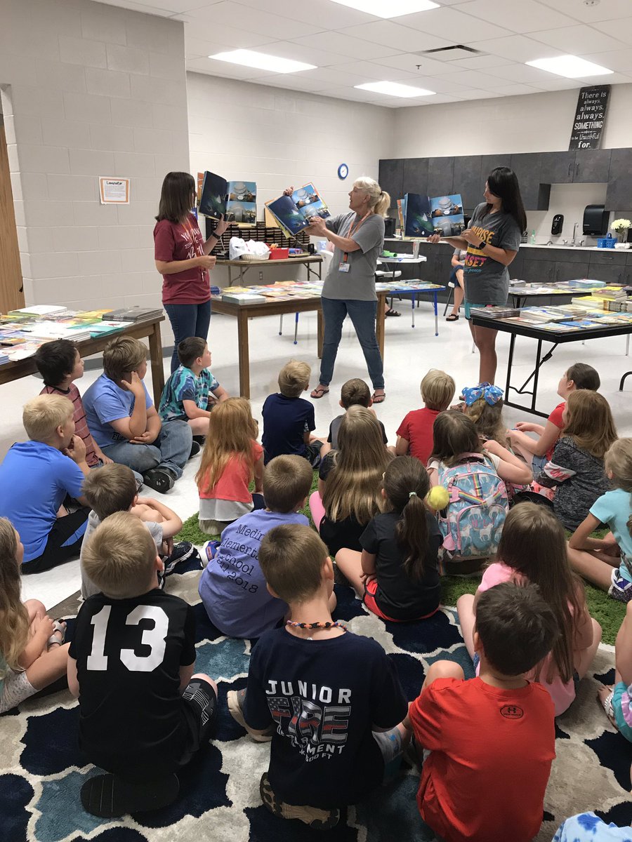 mdeloach30's tweet photo. Reading DUDE! at R2BR Literacy Camp! @R2BR @GCSSD https://t.co/P5ZOlOFPlg