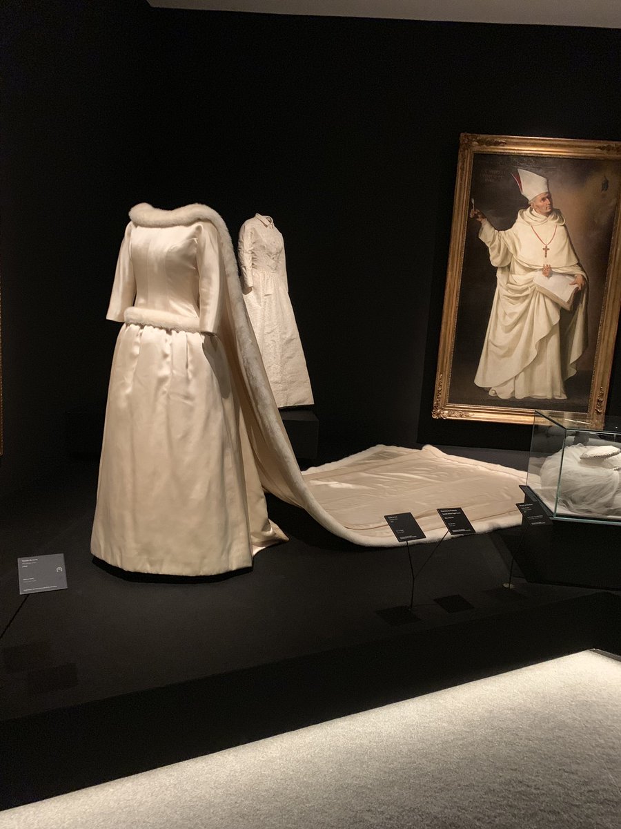 Enjoy from June 18th to September 22nd the incredible exhibition of Balenciaga y la Pintura Española at the Thyssen Museum in Madrid.
#yourkeytospain #yourkeytoeverything #Balenciaga @museothyssen