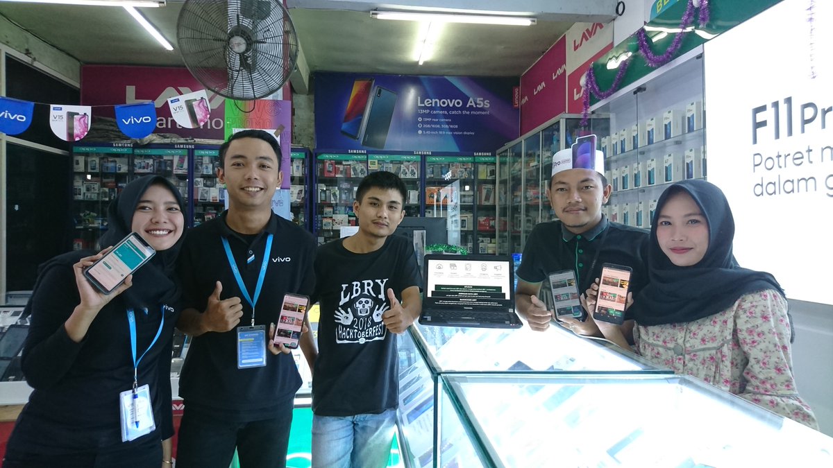 kristianto18's tweet photo. 🇮🇩LBRY INDONESIA first Presentation about LBRY, Thanks For michaelmbs#7942 (LBRY Discord username) as Owner of Bintang Terang Cell Phone Shop, who has give me a time and place to quick presentation about this wonderful platform in the world. 
#LBRY #LBRYian #Blockchain #ilovelbry https://t.co/iP63CMCHve
