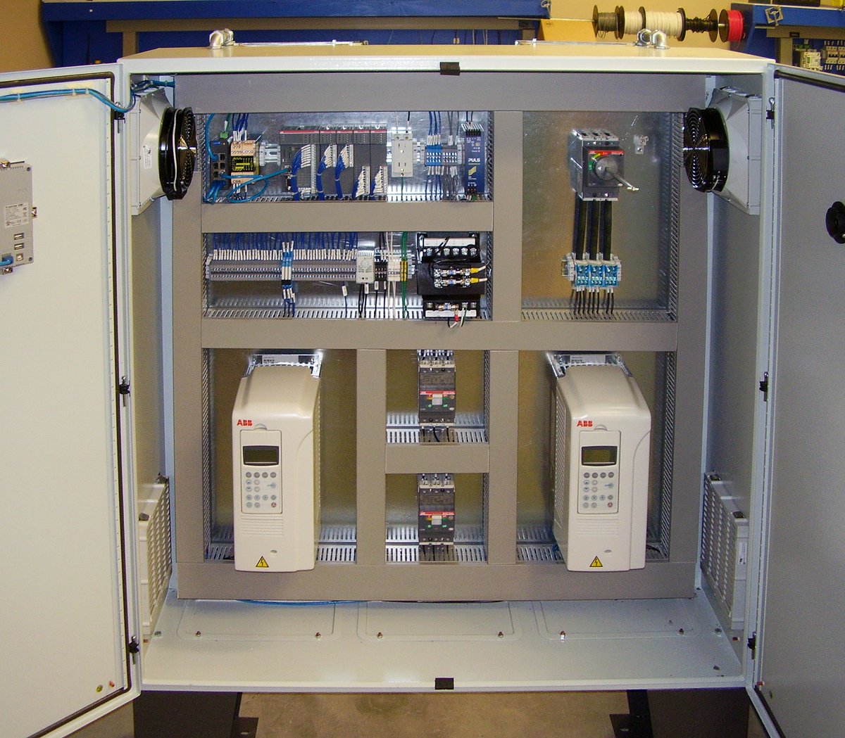apps_bd_tech's tweet photo. #ThrowbackThursday The application from a few years ago flexed our math muscles. The PLC had to calculate angles as the system wrapped rubber around a mandrel to create hose assemblies. All controlled over wireless. https://t.co/WCcC6WH3vQ