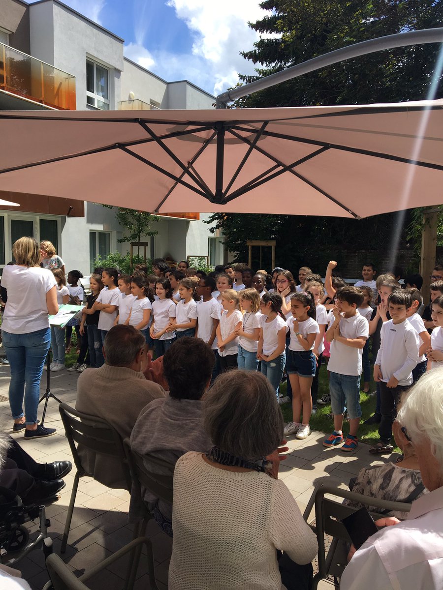 Senioriales de Tourcoing (@sentourcoing) on Twitter photo En direct dans le jardin de <a href="/SenTourcoing/">Senioriales de Tourcoing</a> début des festivités #FeteDeLaMusique2019 autour du chant avec @ecolebonnot <a href="/TourcoingVille/">Ville De Tourcoing</a> #residentsheureux #intergeneration En direct dans le jardin de <a href="/SenTourcoing/">Senioriales de Tourcoing</a> début des festivités #FeteDeLaMusique2019 autour du chant avec @ecolebonnot <a href="/TourcoingVille/">Ville De Tourcoing</a> #residentsheureux #intergeneration