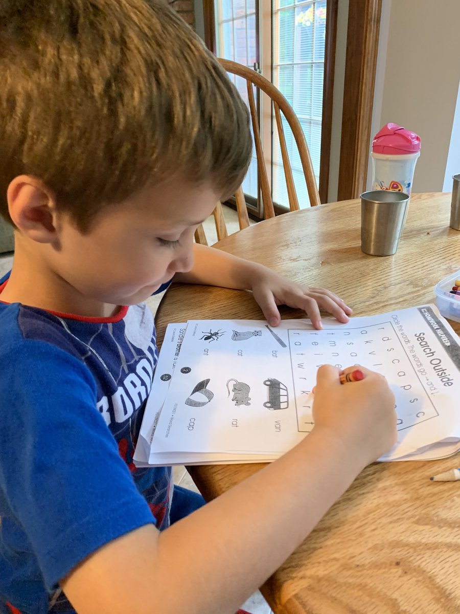 mkepsel's tweet photo. Learning doesn’t stop in the summer, especially on rainy days... @jkepsel @harrigankdg @MrsAllensteam #coolidgecougarsread20 https://t.co/YmzDVMusMd