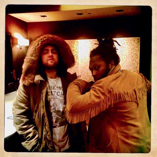 EXCLUSIVE: The Making of 88-Keys &amp; Mac Miller's "That’s Life" Featuring Sia

Read Interview: djbooth.it/thatlife

"The song was inspired by a 90-minute conversation he and I had." —<a href="/eightyocho/">88-Keys</a>