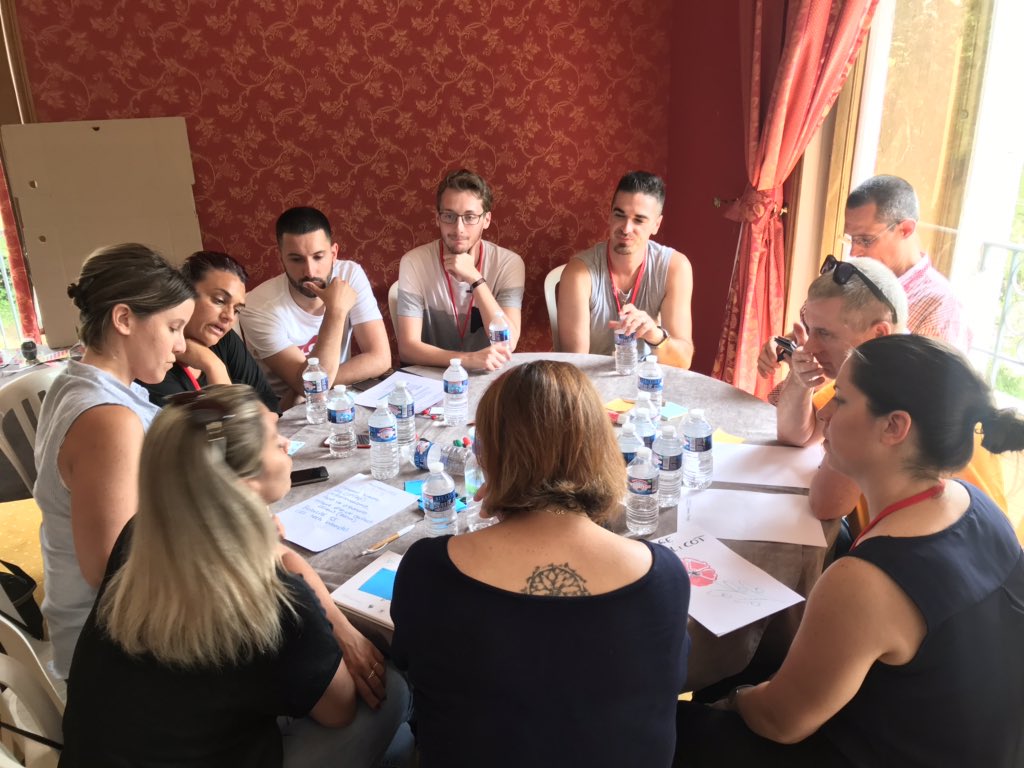 JPhChamp's tweet photo. Séminaire #DALSE #GRDFSE les équipes des différents sites #AAG #AAR #ARDG #GREA #EC réflexions en cours sur la performance, la satisfaction de nos clients, la cohésion des équipes et notre contribution au PE #Vert... l’Avenir! Bravo et merci à tous pour votre enthousiasme @WLGaz https://t.co/9hX4Ai98LP
