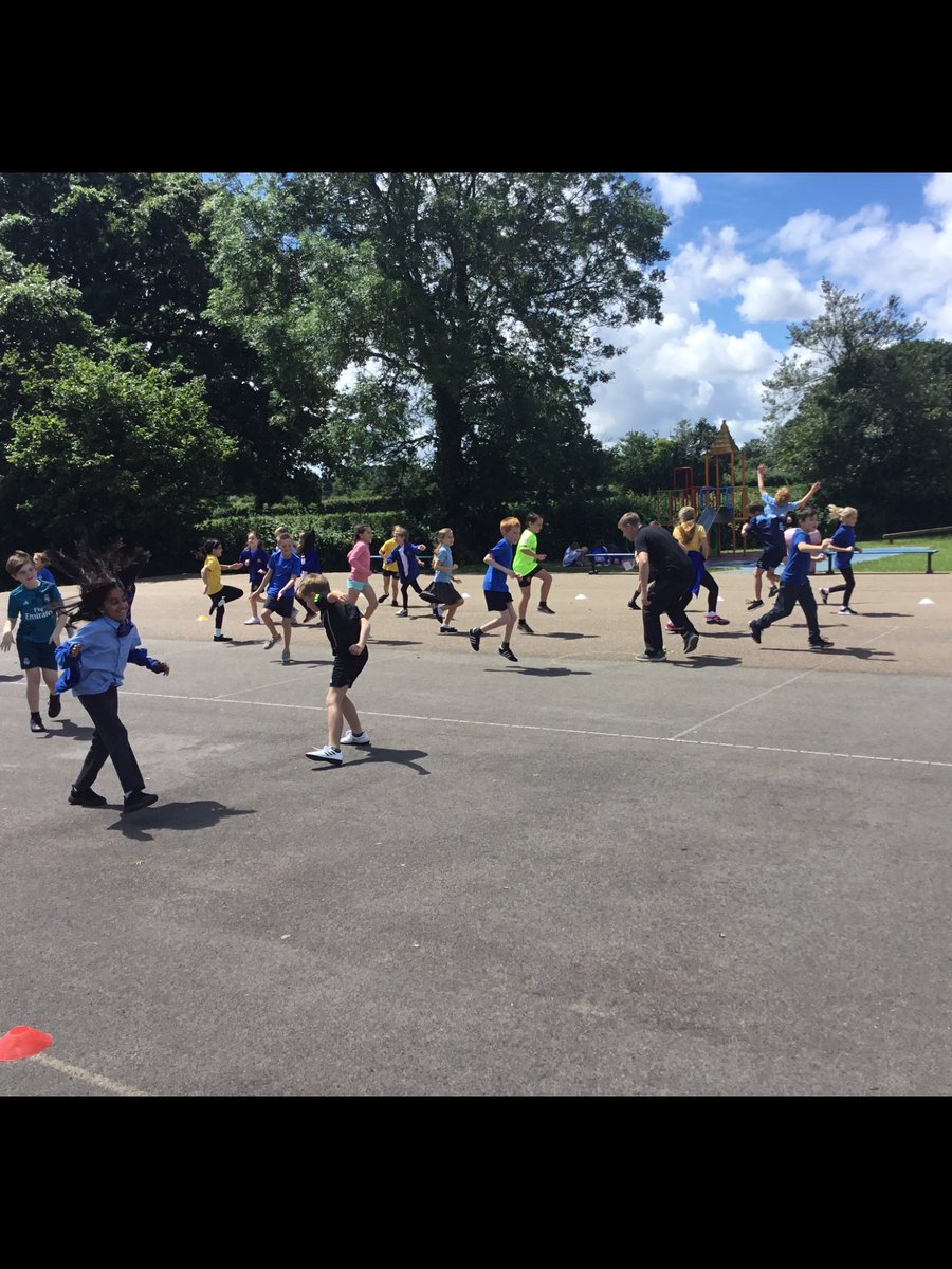 TAMarshfieldPSN's tweet photo. What an amazing first session with @BarryTomos from @CricketWales Thoroughly enjoyed by the children who already can’t wait for next week! #eyesontheball #eyesontheprize #whohasapulse 🏏🏅🤹‍♂️🤹‍♀️ https://t.co/I5MFZf2rYZ