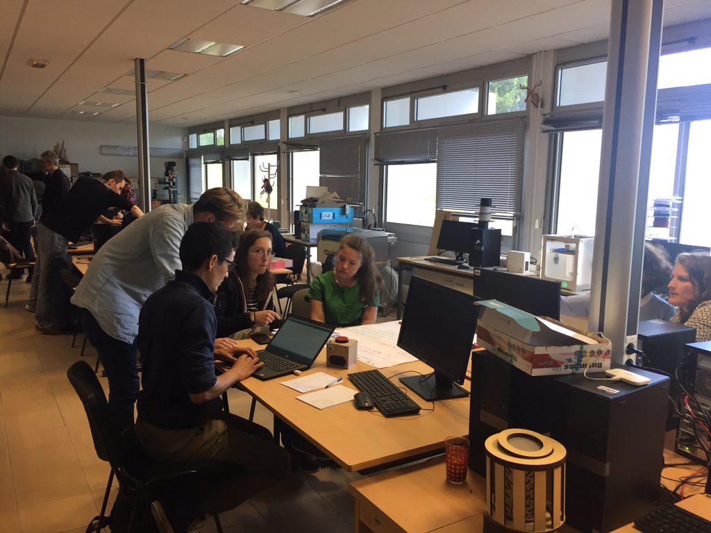 Fababrest's tweet photo. Ça y est les équipes se lancent! #hackathon #hackBrest2019 #fababrest @UBO_OpenFactory @cpnfinistere @IMTAtlantique @FabDuPonant @atbrest @TelefabBrest https://t.co/f8IA0qDK62