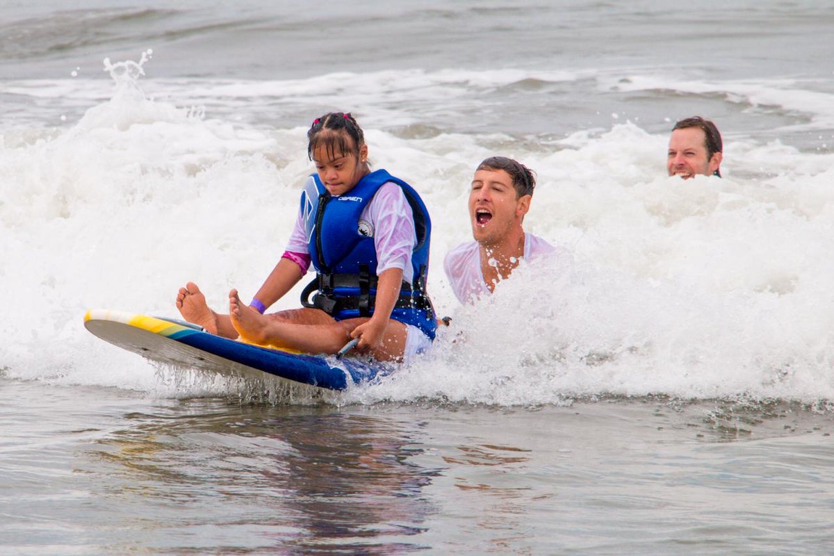 On June 15th, @danielgv22, #S4C2019, took to the beach of his home town in Acapulco, Mexico 🇲🇽 to give 43 children with disabilities the chance to experience the joy of surfing! <a href="/surf_sonrisas/">Surfeando Sonrisas</a> 🌊🏄🏽