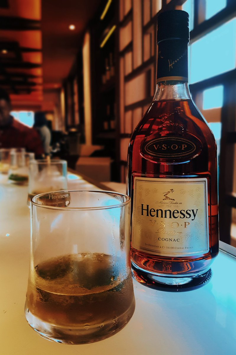 BabaPima_'s tweet photo. Bartender training for classic cognac based cocktails courtesy of @LVMH happening at @VillaRosaKempin
#BabaPimaCocktails https://t.co/cETEpM0Qzb
