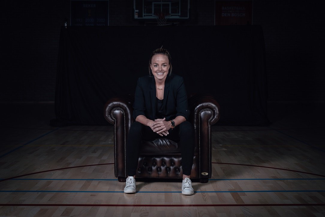 Mensen met verschillende karakters die allemaal eenzelfde doel willen bereiken. Dat betekent volgens ex-hockeyster <a href="/MaartjePaumen/">Maartje Paumen</a> in elkaar investeren, elkaar accepteren en elkaar verbeteren. #samenwerken #teamspirit #inspiratie #VanSpaendonck100jaar ow.ly/KGRh30oYt6i