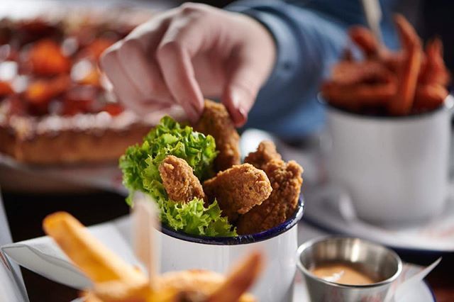 BJPPhotography's tweet photo. #Locationshoot @clubrileys #foodshoot #photographer #stillsphotographer #digitalphotography #commercialadvertisingphotographer
#photostudiohire #photographicstudiohire #studiohire #photostudio #photographicstudio #advertising
#advertisingphotographer
#f… https://t.co/pfbbEjaDzD https://t.co/26YfU3JjL9