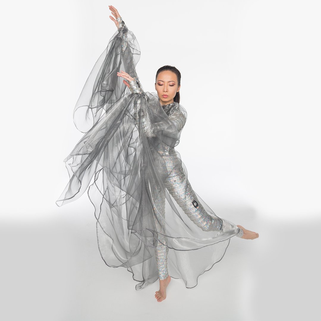 SBDarts's tweet photo. Before Princess Aurora woke up, many things happened. Professional dancer @DengMimi explores Aurora’s wishes and fears, through an immersive performance that includes costume designs never seen on stage.
. . .
TICKETS 🎟 https://t.co/McKfp9od0T
#dance #music #fashion #art https://t.co/7HQ2Bm5Hs6