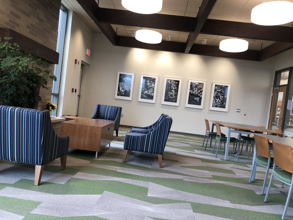 redsfan0923's tweet image. My library had the best quiet reading area &amp;amp; I’m the only one here ❤️❤️❤️#homeworktime #nurselife