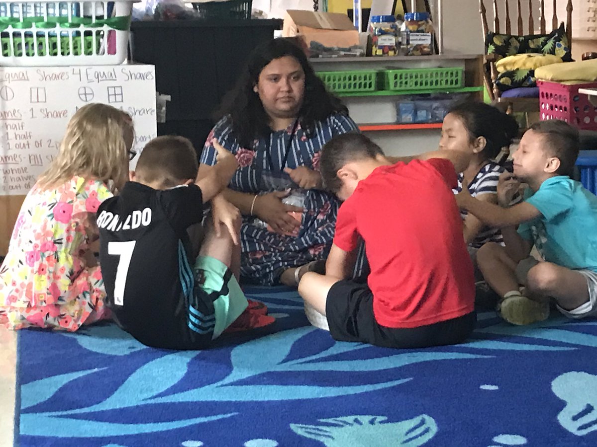TeamMossRBE's tweet photo. What natural teaching ability @olivia_z00 has in the #CoMoEd program! Today she was having the Ss self-assess themselves on their understanding of time to the nearest half hour. #rbelearns https://t.co/nhuwwyLV7n