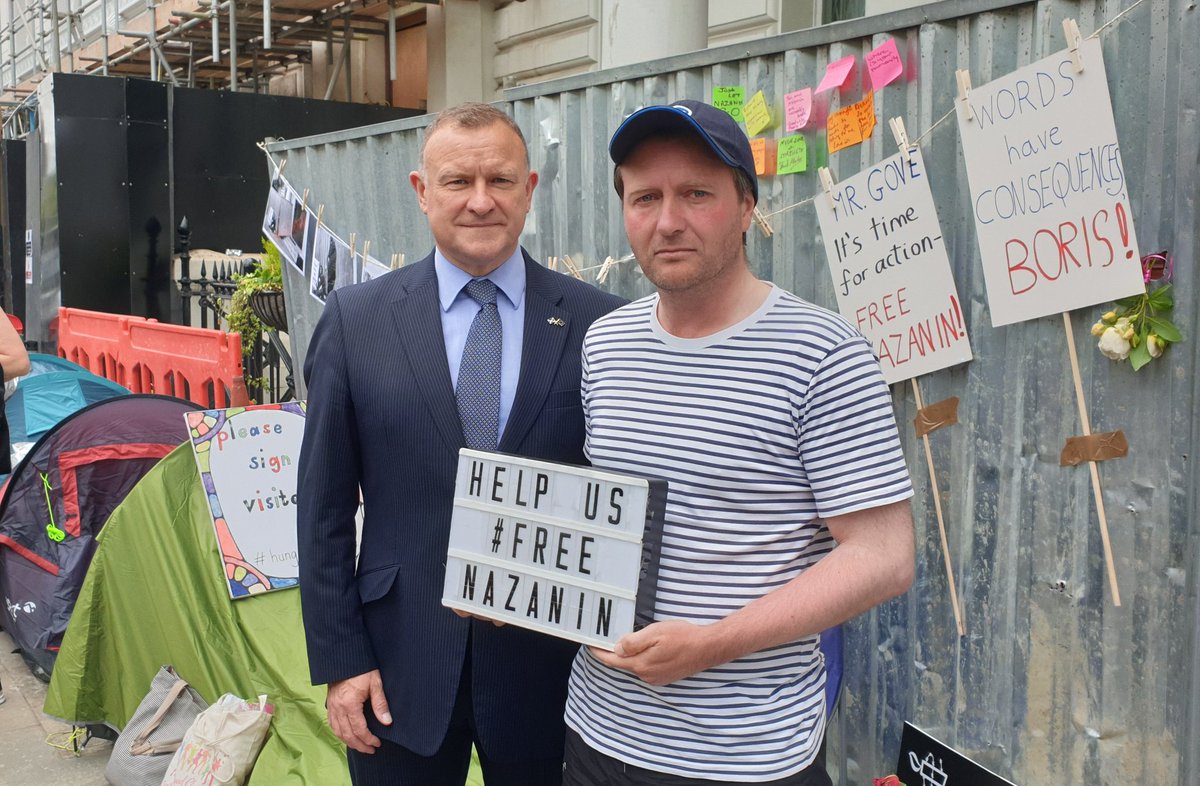 drewhendrygfg's tweet photo. Richard Ratcliffe is doing everything he can to #FreeNazanin it was an honour to meet him and to discuss our support to see an end to his family's nightmare. As the sign says - words have consequences @BorisJohnson #NazaninZaghariRatcliffe https://t.co/cNb6eLY7gf
