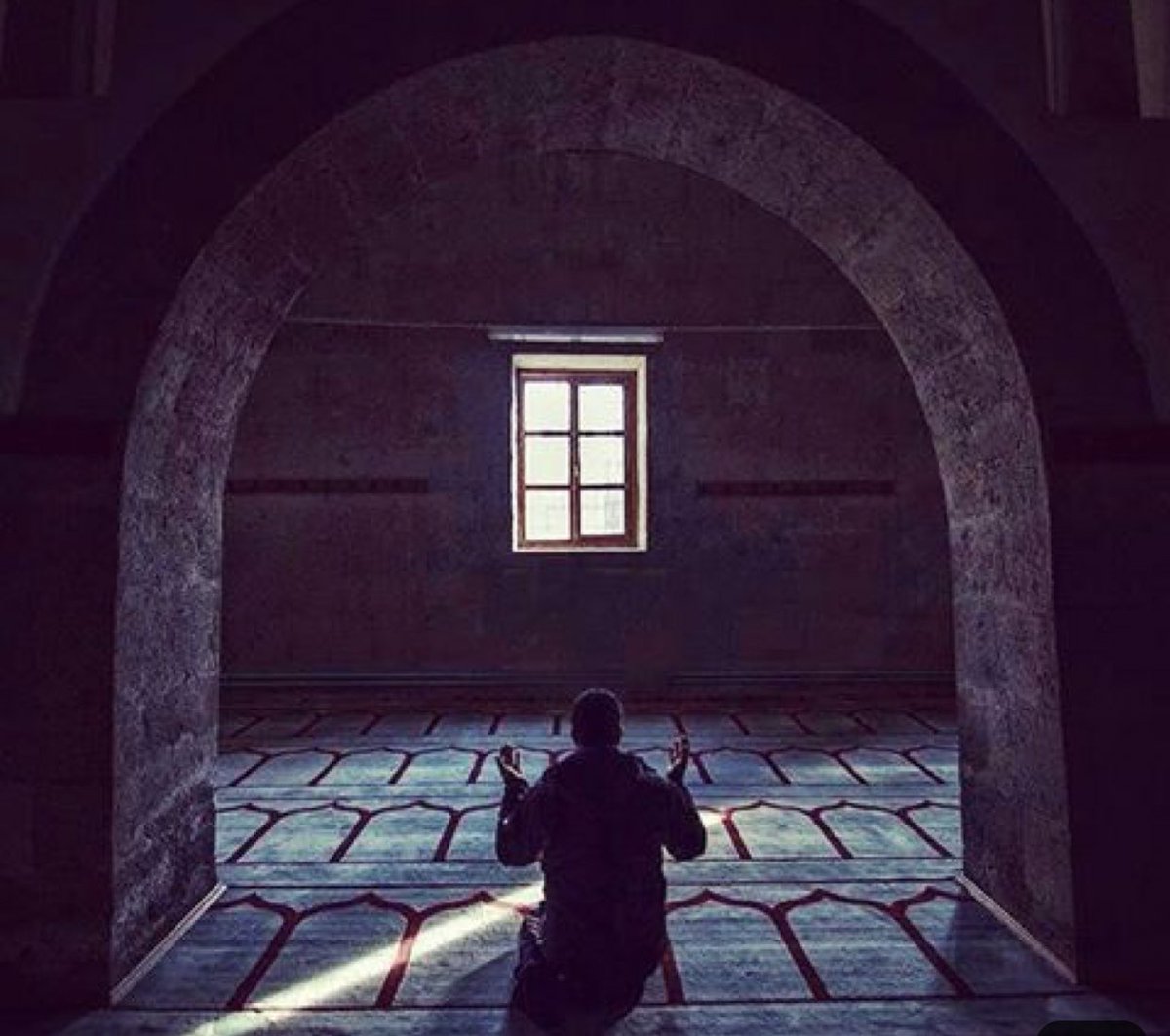 lawsarah90's tweet photo. الملجا الوحيد هو ..الله https://t.co/GBUjCQXuNo