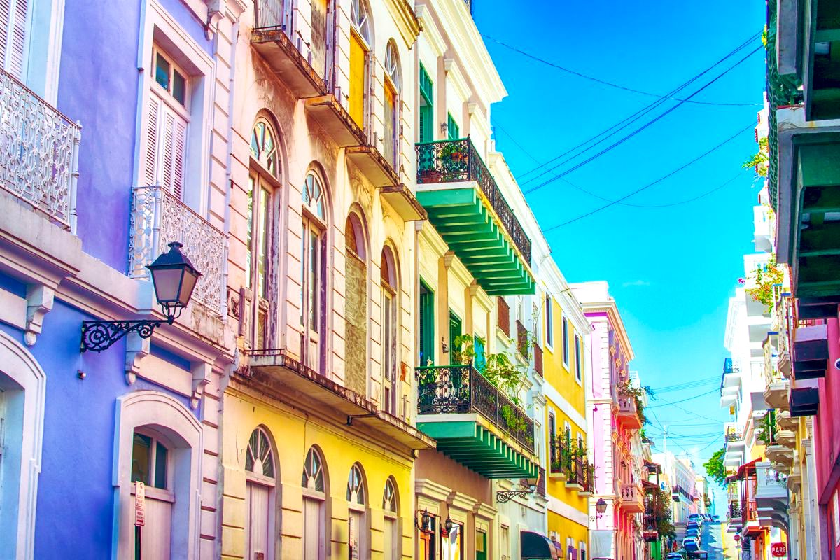 Гутлын-22
Ингээд будаад өнгөлөг болгож үзмээр санагдаад байдышд.
Мөлхөө цэцэг ханаар нь тариад, авто замыг нь хааж кофе ширээ, сандлууд тавиад.