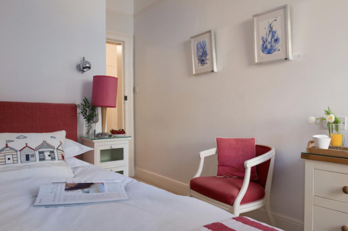 ClaremontHove's tweet photo. #Escape from the ordinary - here at the Claremont we offer eleven generously sized #hotel #guest rooms, including three #deluxe β two with luxury four #posterbeds β plus two #superior doubles, three classic doubles and three #stylish singles.
https://t.co/KBnU1GekP8 https://t.co/rfuIY4STiW