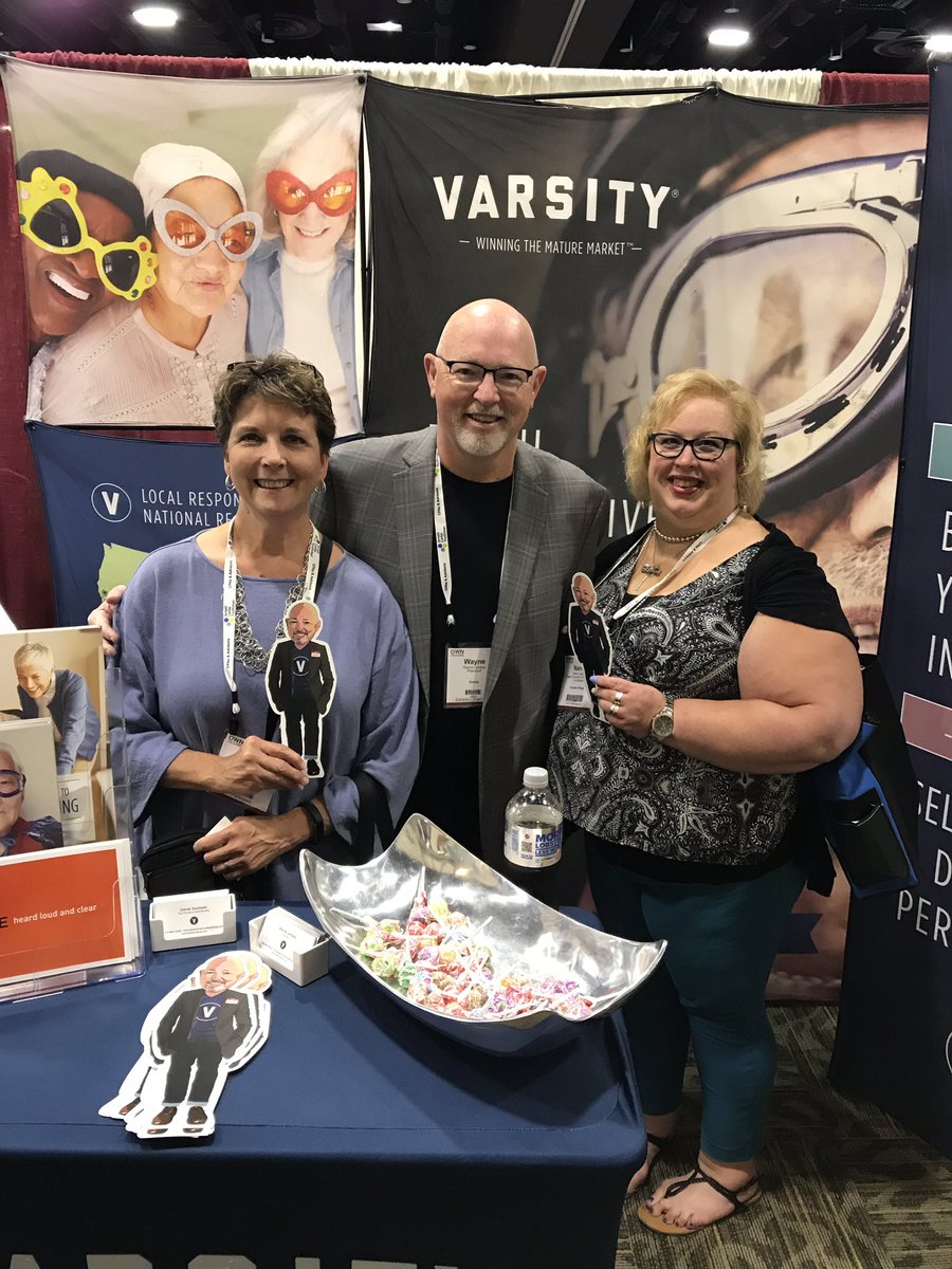 VarsityBranding's tweet photo. #flatwayne and #realwayne make an appearance with new friends at #LeadingAgePA https://t.co/kvNpingm3e