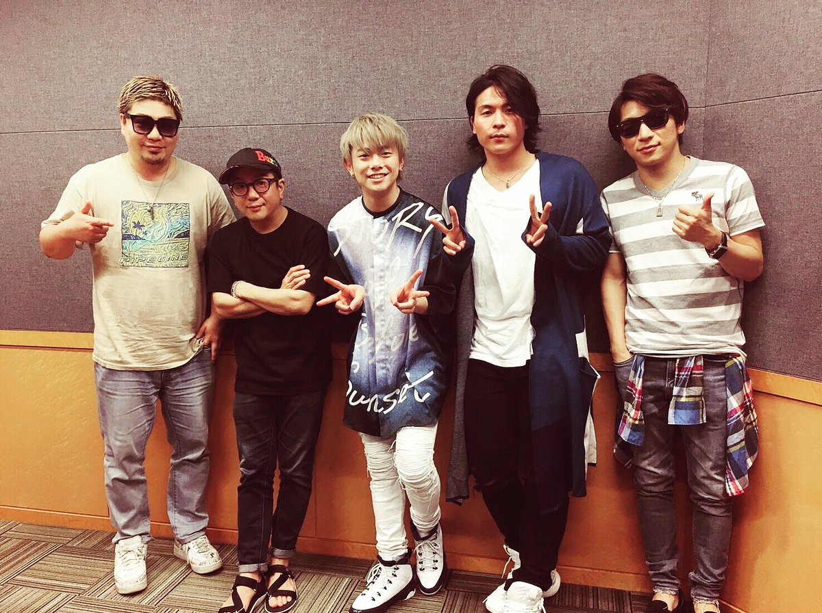KazruNice's tweet photo. FM福岡 LITTLE miyake KAZRUのmusic mistonにWEBERのHayato君とTaka君が遊びに来ました👍
ツアー頑張って😎
引き続きmistonとWEBERをよろしくお願いします👍
#fmfukuoka #miston
#kickthecancrew #little
#mihimarugt #miyake
#kazru #weber #hayato #taka https://t.co/B9lW0lrJ9Y