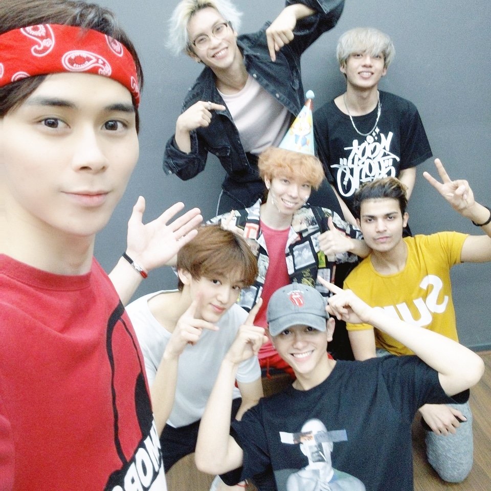 Today is my birthday
I just turned 19!
Thank you so much for the messages. I’m still reading all of it
Let’s go #Gai19
今日19歳になりました！18歳は色々な事があって大変でしたけど6カ国の親友達に囲まれて誕生日を迎えられ良かったです😁頑張るぞ19の雅尉！
#zboys 
instagram.com/p/By7i1BcpAo9/…