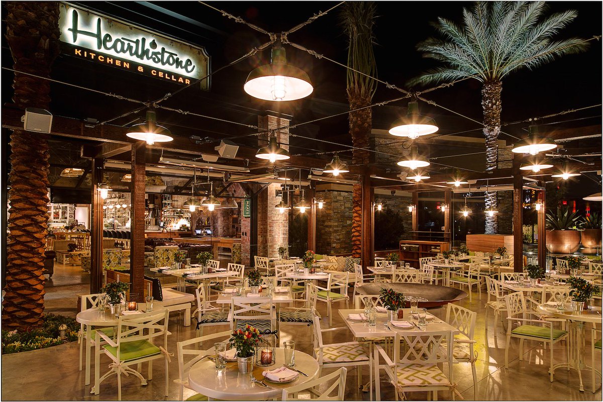 Las Vegas' <a href="/HearthstoneLV/">HearthstoneLV</a> is a place to gather. Serving everything from fried chicken and mac and cheese to New England lobster rolls, it’s American in style in the best way. &gt; bit.ly/2IsEhhu #LasVegasRestaurant #AmericanFood