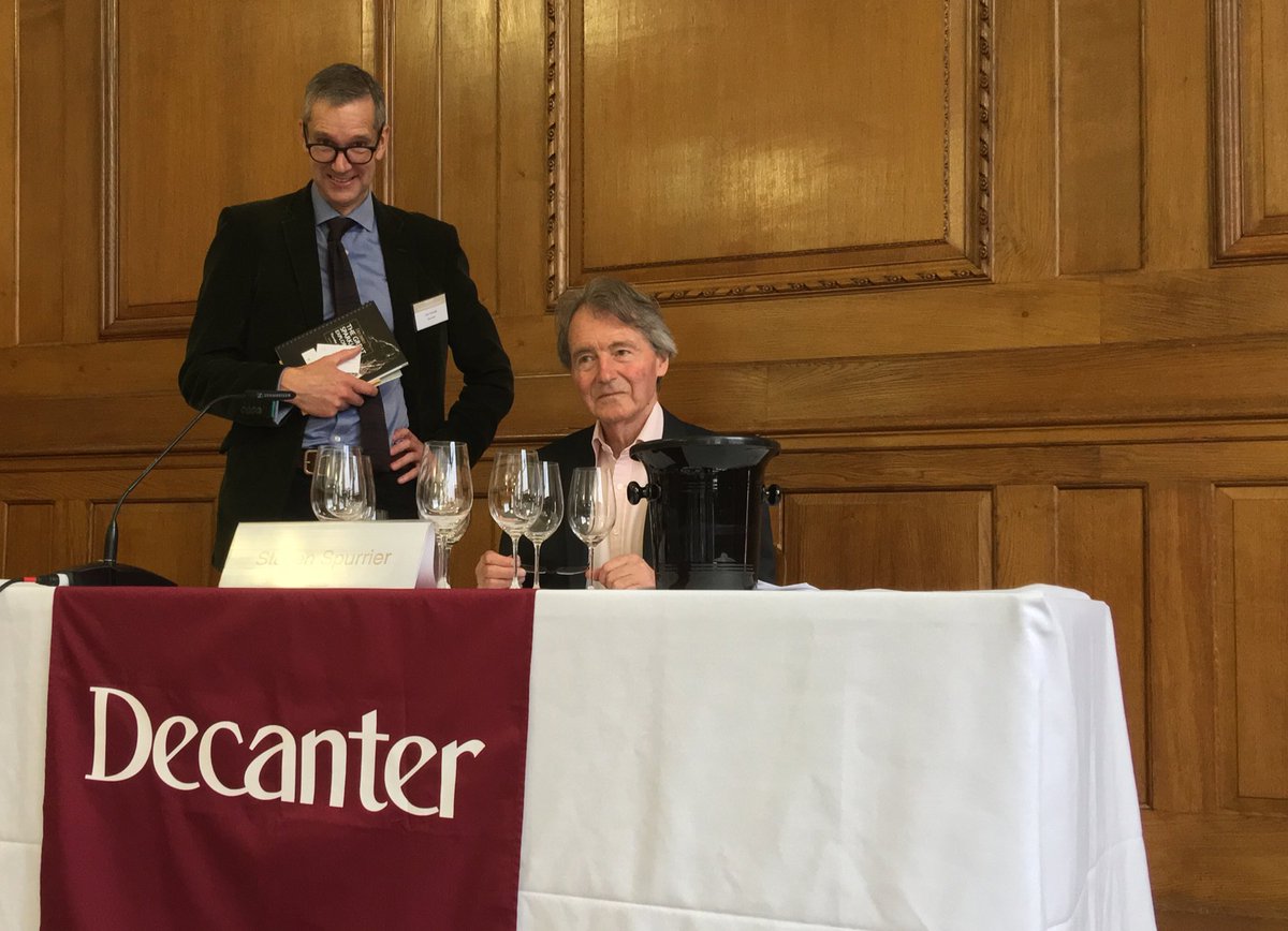 Sparkling day #DecanterFizz master of the master class Steven Spurrier &amp;  John Stimpfig <a href="/Decanter/">Decanter</a> #WineLover