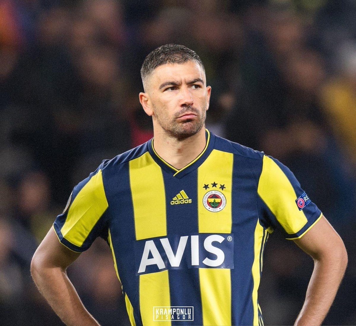 KramponluPisago's tweet photo. Bugün sabah 10:30 da İstanbul’a getirilen Kolarov, Fenerbahçe ile anlaşma sağladı.

🔗(@sercanhamzaolu) https://t.co/YVdAsMDVn4