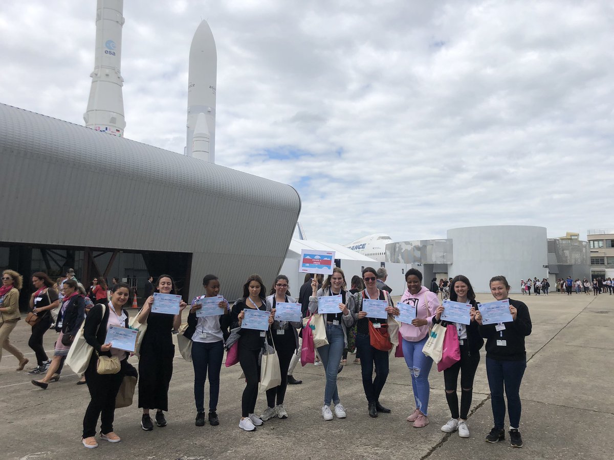 Les filles participant à la sortie au Bourget on gagne le concours destiné à choisir le slogan pour 2021 : « l’avenir au bout des Elles ! ».  Bravo à elles ! #EBBourget #EllesBougent