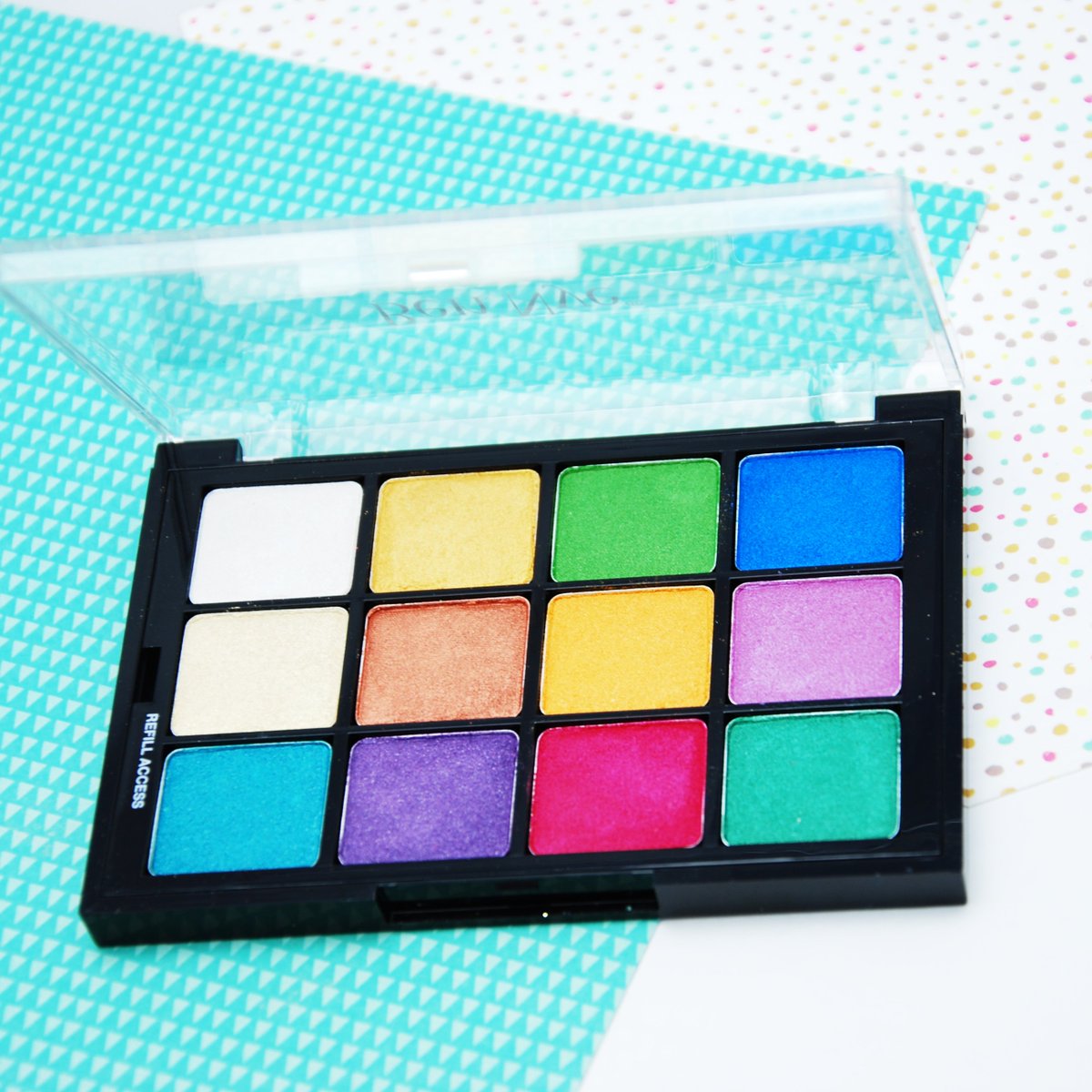 Treasuremakeup's tweet image. You NEED this in @bennyemakeup palette in your life ❤️🧡💛💚💙