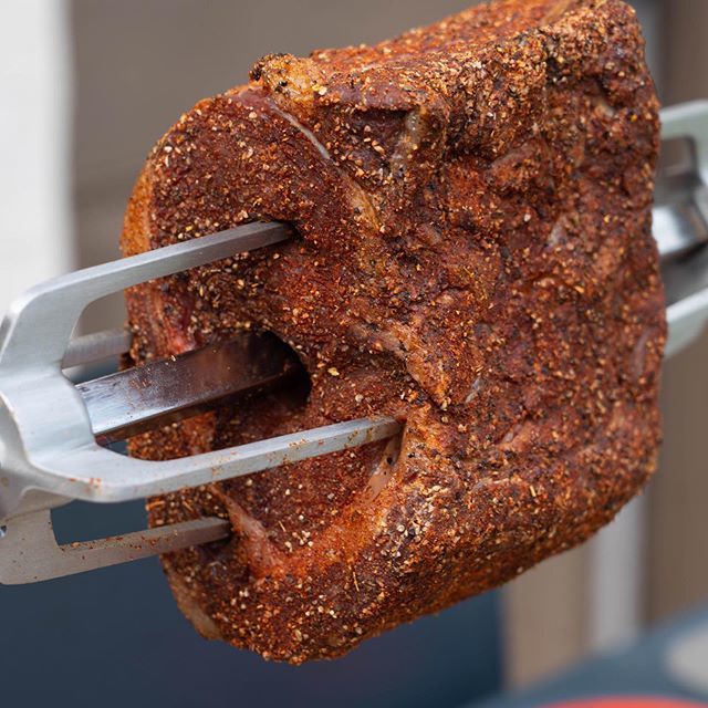 MelissaCookston's tweet photo. You can't believe how this turned out.  Absolutely amazing.  Gosh, I really love beef!!!
.
.
.
#rotiserrie #beef #primerib #bbqbeef #smoked #everdurebyhestonblumenthal
#bbqporn #bbqtime #droolclub #tryitordiet #bbqissexy #bbqlife #eeeeats #yummm #bbqporn… https://t.co/BuGwY1Lvzj https://t.co/sISXwv6z12