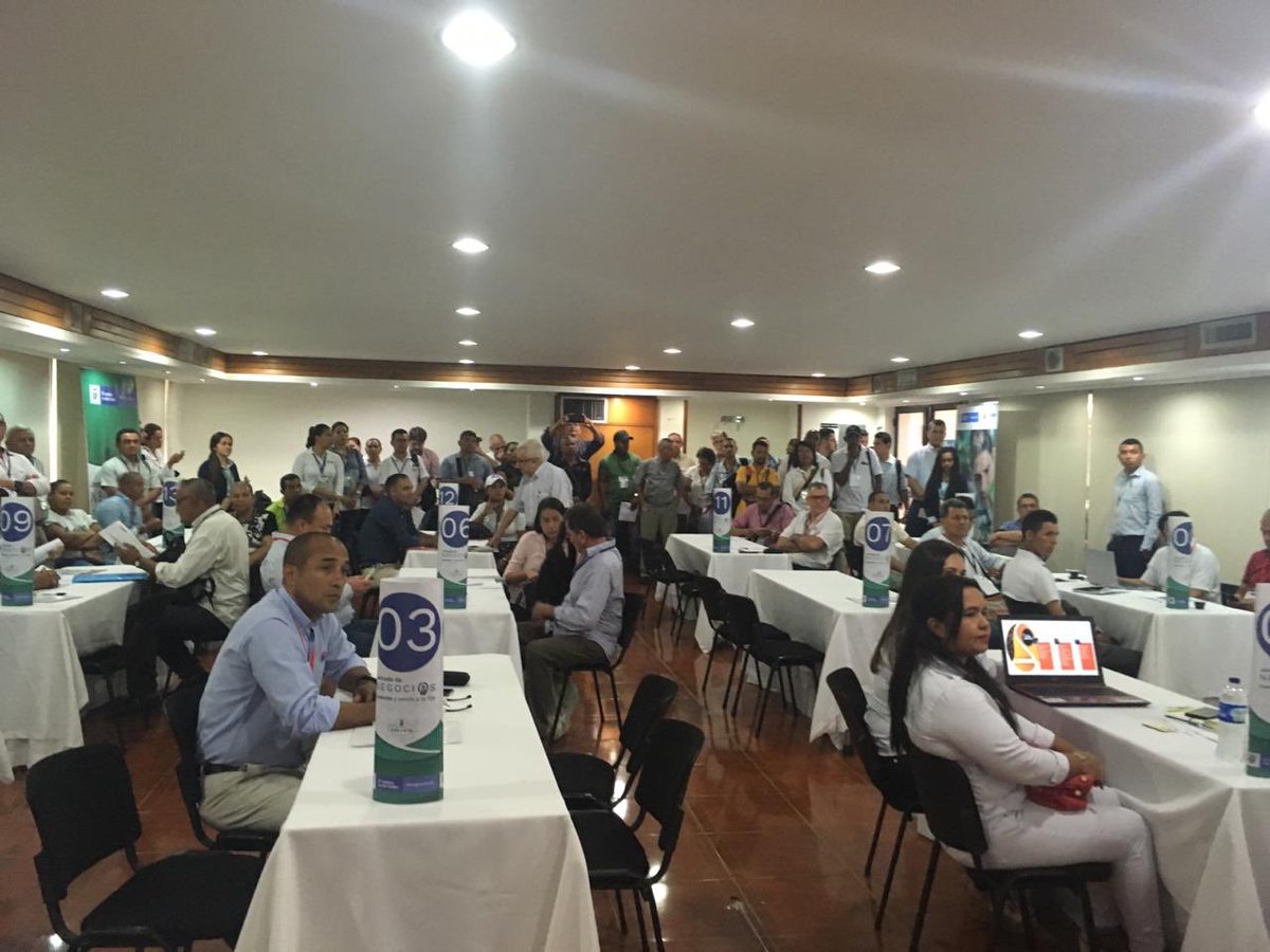 marcela_uruena's tweet photo. #CosecheYVendaALaFija #AEstaHora la Asociación de productores de Cítricos de la Costa Caribe codifican sus naranjas margarita y pomelos en @olimpicaSA durante la Jornada de Negocios de @MinAgricultura en Valledupar #CampoConProgreso https://t.co/ra7kFqgBmB