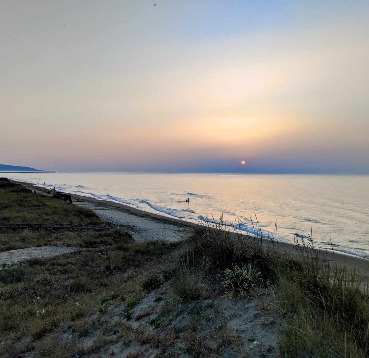 “A daughter may outgrow your lap but she’ll never outgrow your heart.” 
 
Caught a cute father-daughter moment on the beach 👨‍👧

_________________
#beachsunset #fatherdaughter #fatherdaughterbonding #sunset #beach #swimming #holiday