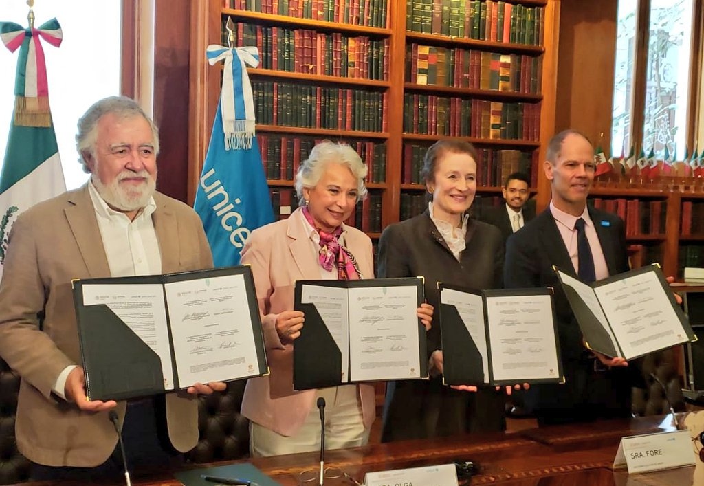 La Secretaría de Gobernación <a href="/SEGOB_mx/">Gobernación</a> y el Fondo de las Naciones Unidas para la Infancia <a href="/UNICEFMexico/">UNICEF México</a> firmaron hoy un convenio de colaboración de acciones que contribuyan a la garantía, promoción y cumplimiento de los derechos de niñas, niños y adolescentes en México. #SIPINNA
