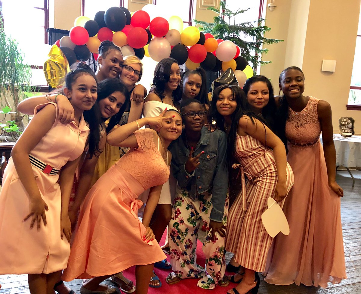 Ms_Barillari's tweet photo. LAST DAY OF SCHOOL! Shout out to my students for another amazing year. So grateful for each of you, the immense progress you’ve made as individuals, and how much you’ve taught me. 💛 @MargaretBrent53 https://t.co/pWgm8TTYhn