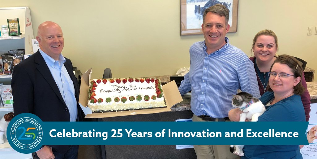 LifeLearnInc's tweet image. This month, our President and CEO @RandyValpy made a special delivery to Dr. Mazzocco and the staff at @RoyalCityAnimal Hospital in Guelph, Ont., to say &quot;THANK YOU&quot; for nearly 25 years of continued business.