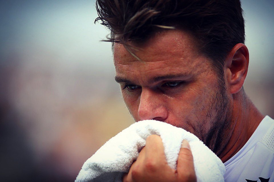 stanwawrinka's tweet image. When you think mid match that it just ain’t going to be your day ...! 💭🤔😒🤬🎾🌱🗑🤦🏻‍♂️ #baddayattheoffice #ithappens #backtopractice