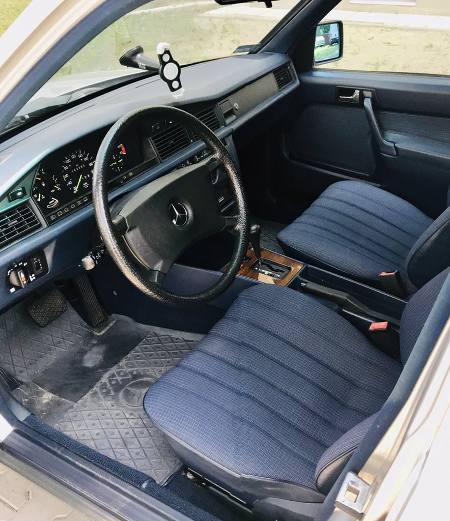 auto_moto_pl's tweet photo. ➡️🇩🇪 #Mercedes
🔸 190E (1986) & C200 (2019): great-grandfather and great-grandchildren
#W201 #Mercedes190 #MercedesClass #IloveMercedes https://t.co/GlvpAduN75
