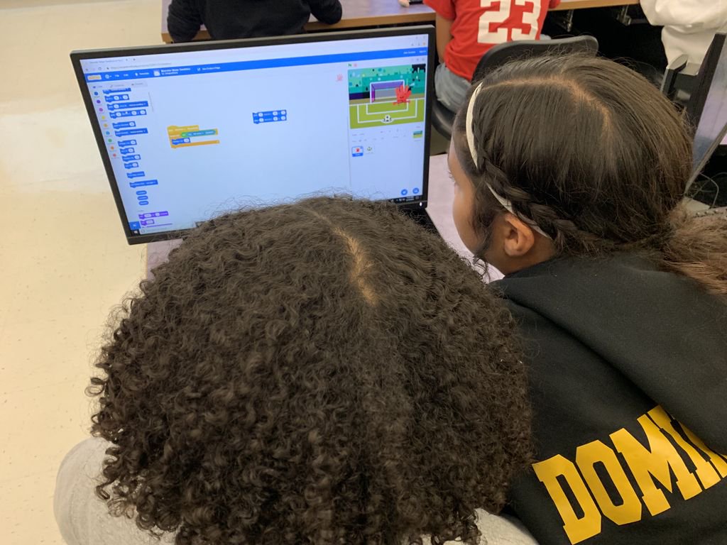 TheRealGeekbus's tweet photo. https://t.co/a3LK7mgqxh teaching Video Game Design at University of Incarnate Word. We like seeing students helping each other and I love when a girl say to me “thank you for dedicating time to teach us”. I almost cry but you know what they Grock!!!! See you 😎😁🤓💯🎮 https://t.co/DQRgJA9BBB