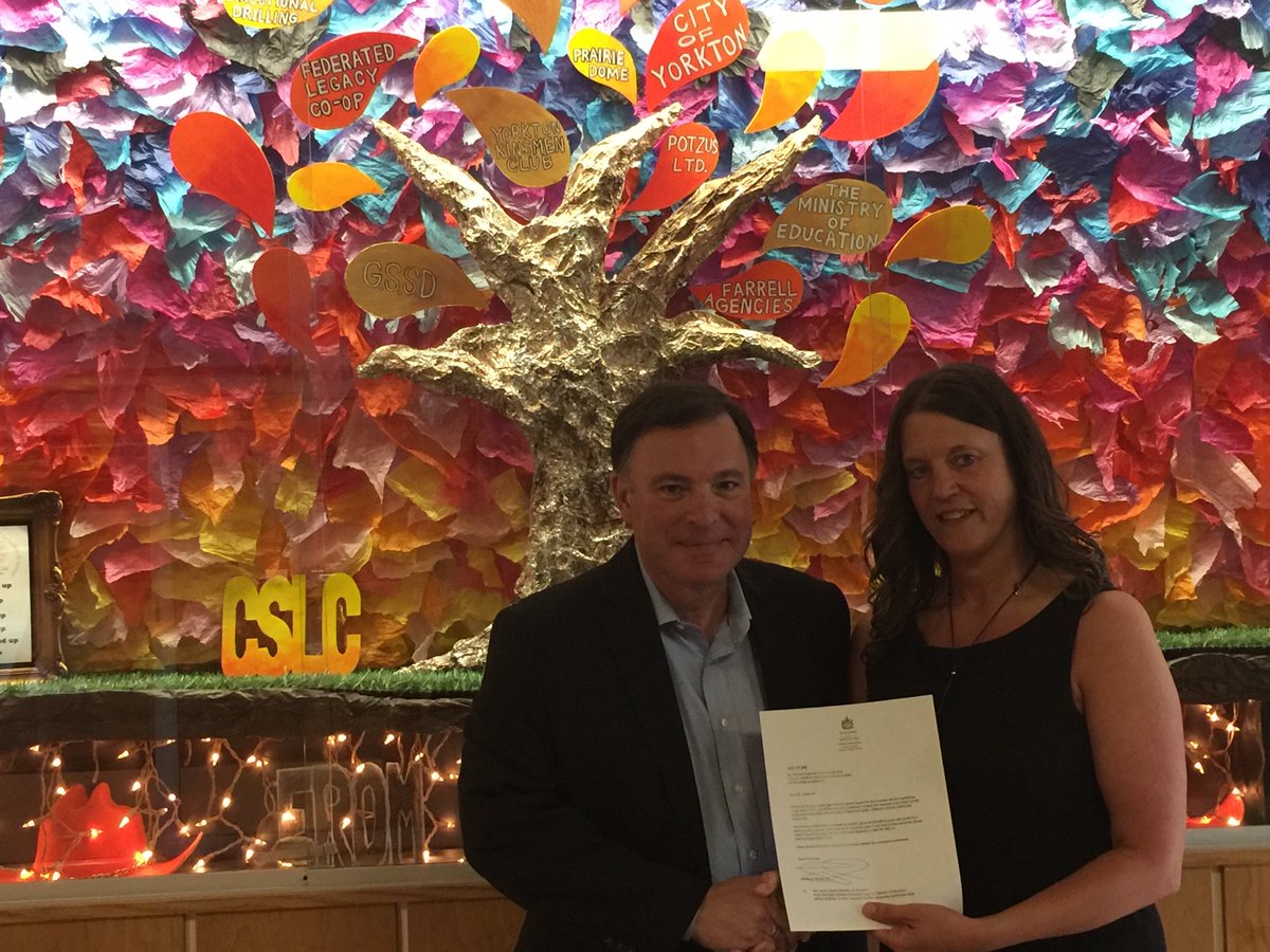 mhaczkewicz's tweet photo. Pleased to announce that Minister of Education Mr. Gordon Wyant stopped by to present Mrs. McBride a sponsorship note towards the CSLC 2020 Conference in the amount of $30 000.00. #yrhs #gssd https://t.co/xqZ5zznXvH