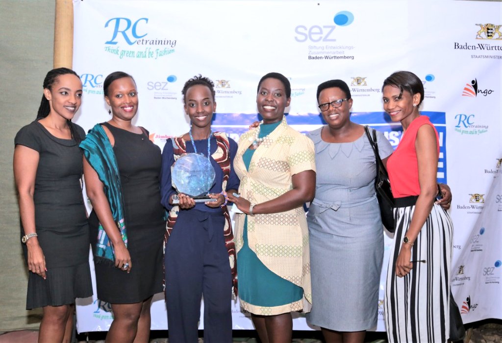 IngoMagazine's tweet photo. INGO,la société réseautée de jeunes femmes, soutient le projet de la campagne de sensibilisation #zeroplastique initiée par @Rcretraining,jeune entrepreneur qui aide les autres filles du #Burundi à se lancer dans l'entreprenariat social à travers son projet et son partenaire SEZ. https://t.co/pFOJIyhr1p