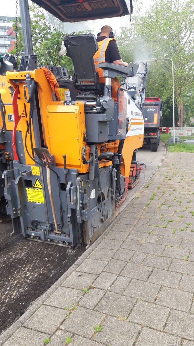 MaikelWelmers's tweet photo. #freeswerk #schipholplein @gemeentearnhem @Roelofsgroep morgen alweer het nieuwe #asfalt er op , we gaan maar door voor u π https://t.co/ow8ZAA3mGh
