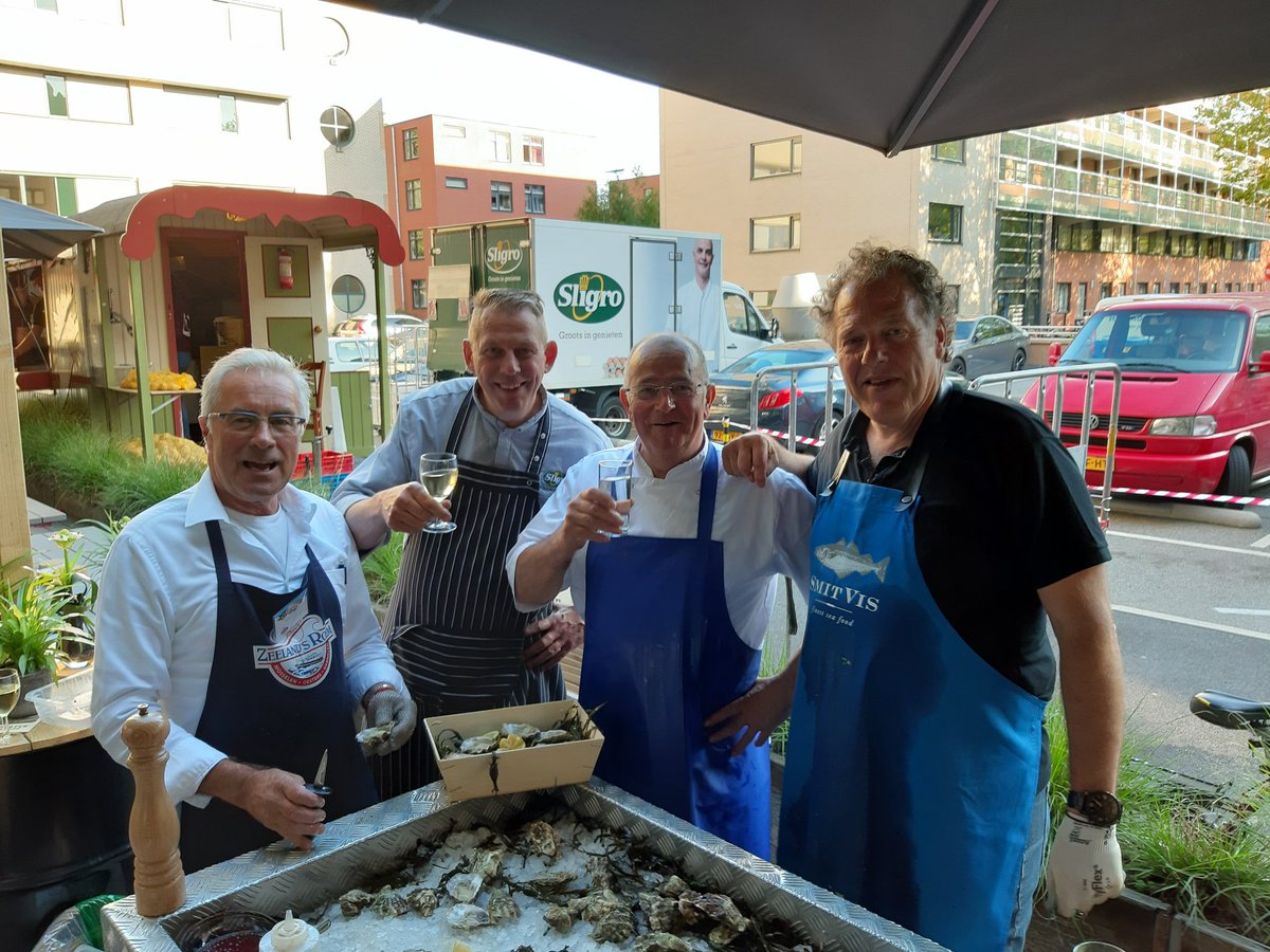 ArnoSligro's tweet photo. @eddystaas Super trots om al bijna 20 jaar leverancier van deze prachtige #haringparty #leiden  te mogen zijn! Mooie #traditie https://t.co/b2h0LCMoOs