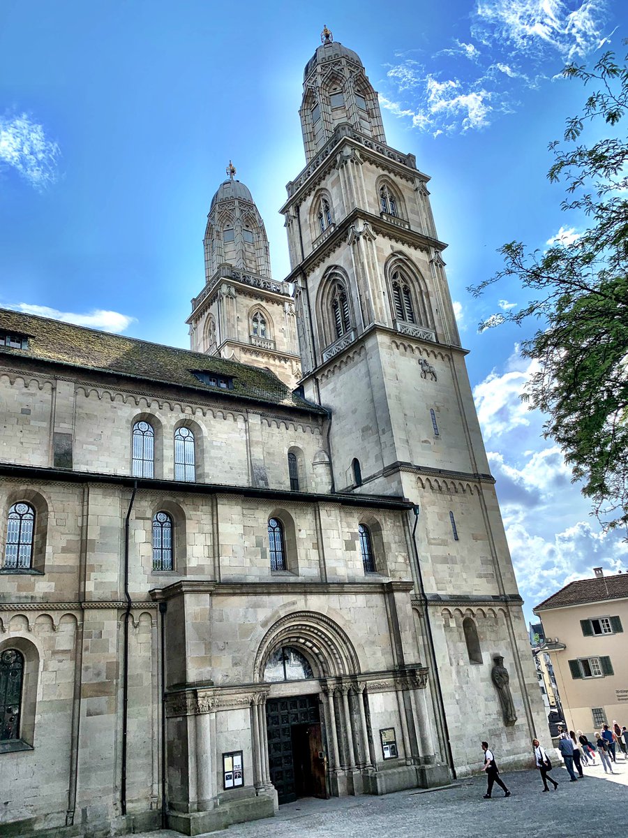 Die letzten Jahre hatte ich die Freude und Ehre, die Kanäle des Grossmünsters aufzubauen und zu betreiben. Nun übernehmen die Kommunikationsspezialisten des Kirchenkreises eins. Danke Euch allen für treues Folgen und inspirierende Interaktionen. Es verabschiedet sich ^wh.