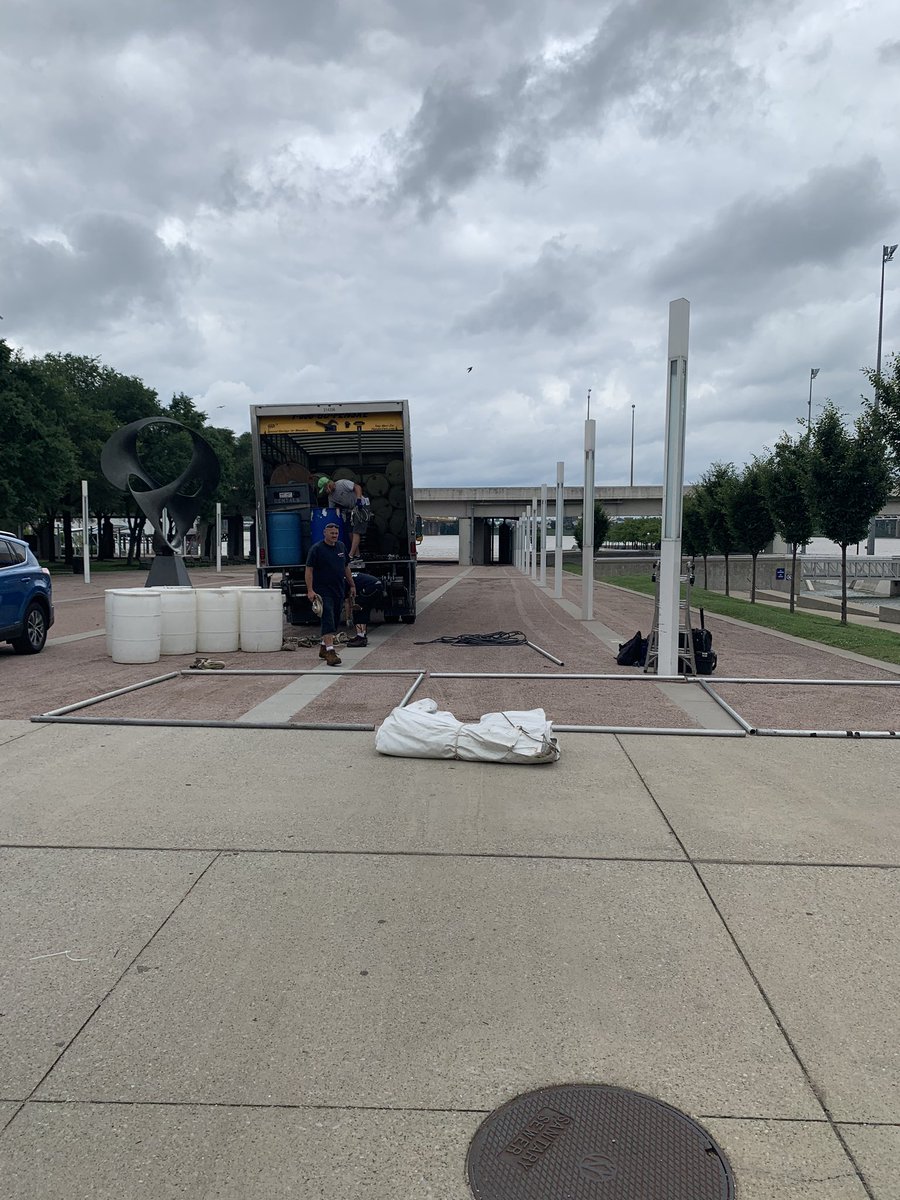 KYGBrewers's tweet photo. And it begins!  Tents are going up!  Get ready for an awesome time on Saturday with some ridiculous beers and even better people. Which beer are you most excited to try? #kycraftbash #kybeer #gotolouisville https://t.co/oKERjjXnjf